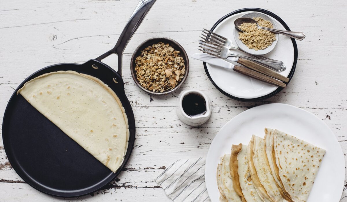 Crêpes fines dans la poêle