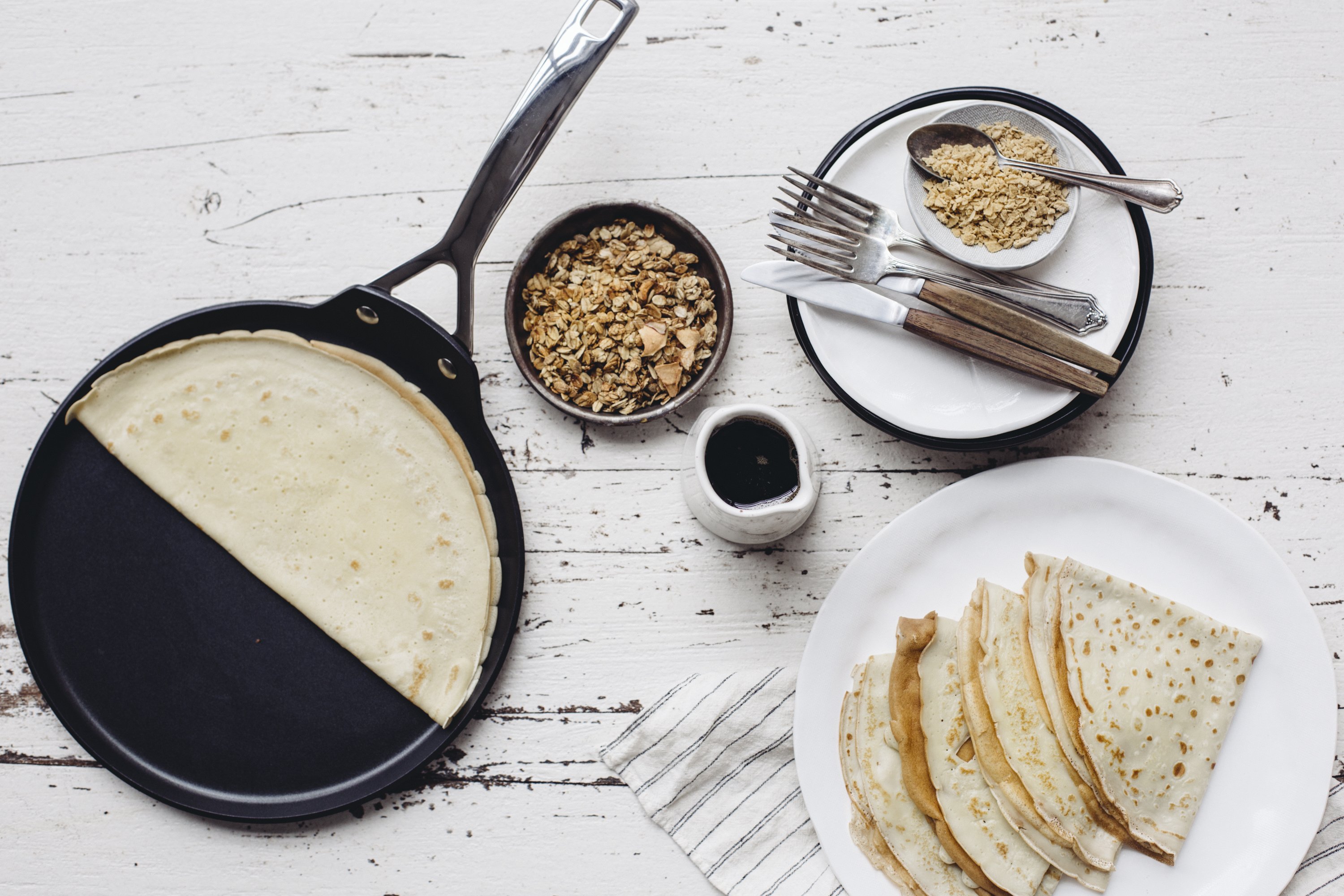 Crêpes fines dans la poêle