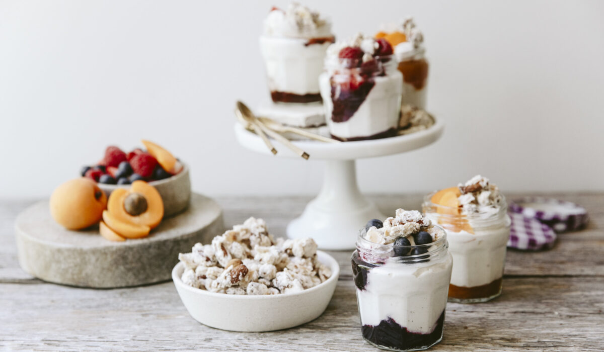 Fool aux fruits et bouchées croquantes aux amandes