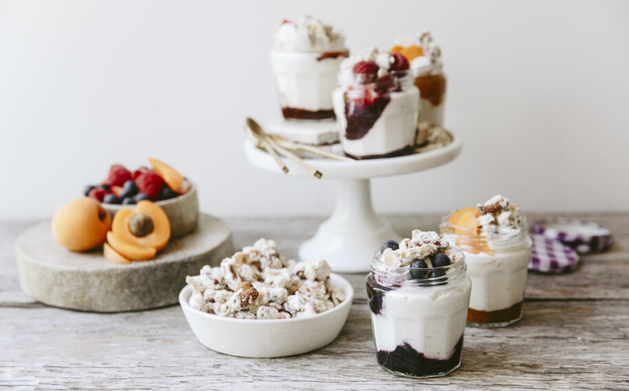Fool aux fruits et bouchées croquantes aux amandes