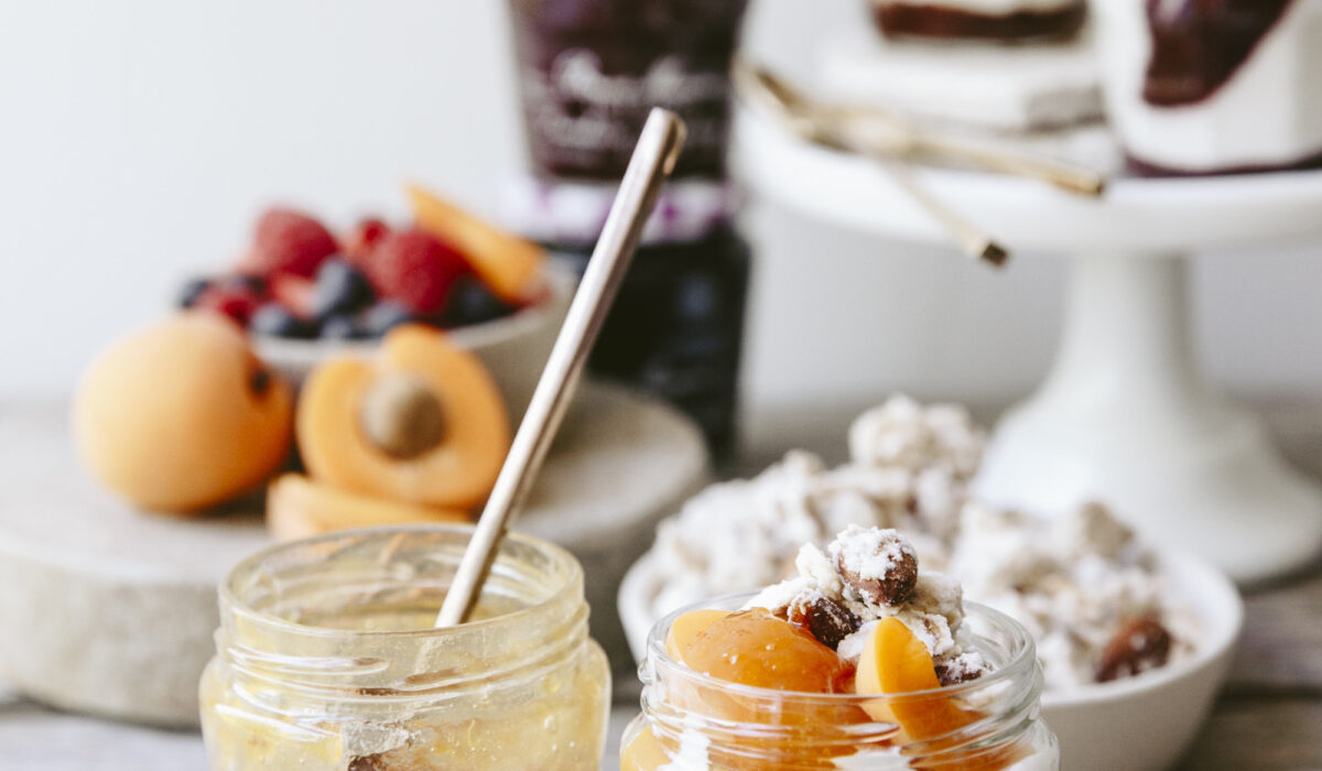 Fool aux fruits et bouchées croquantes aux amandes