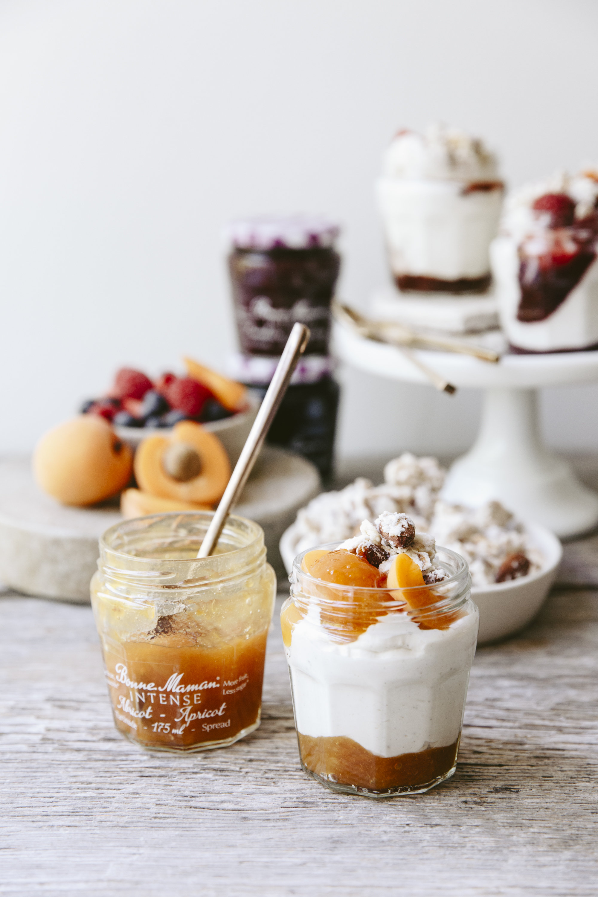 Fool aux fruits et bouchées croquantes aux amandes