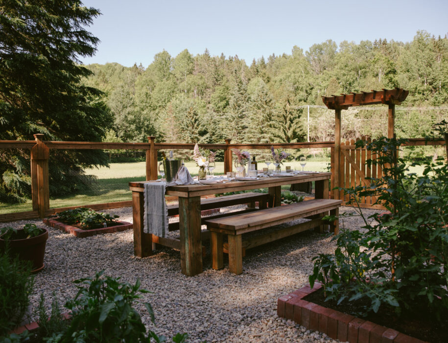Une table extérieure magnifique pour recevoir en temps de pandémie