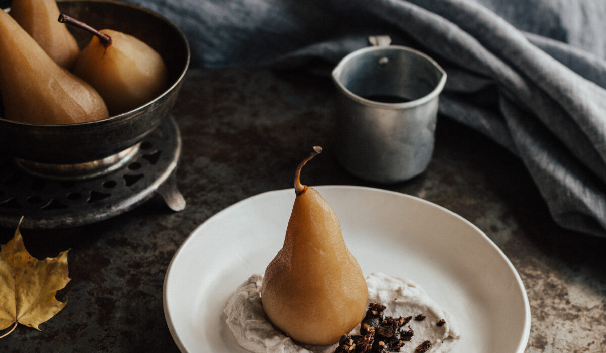 Poires pochées au thé chaï