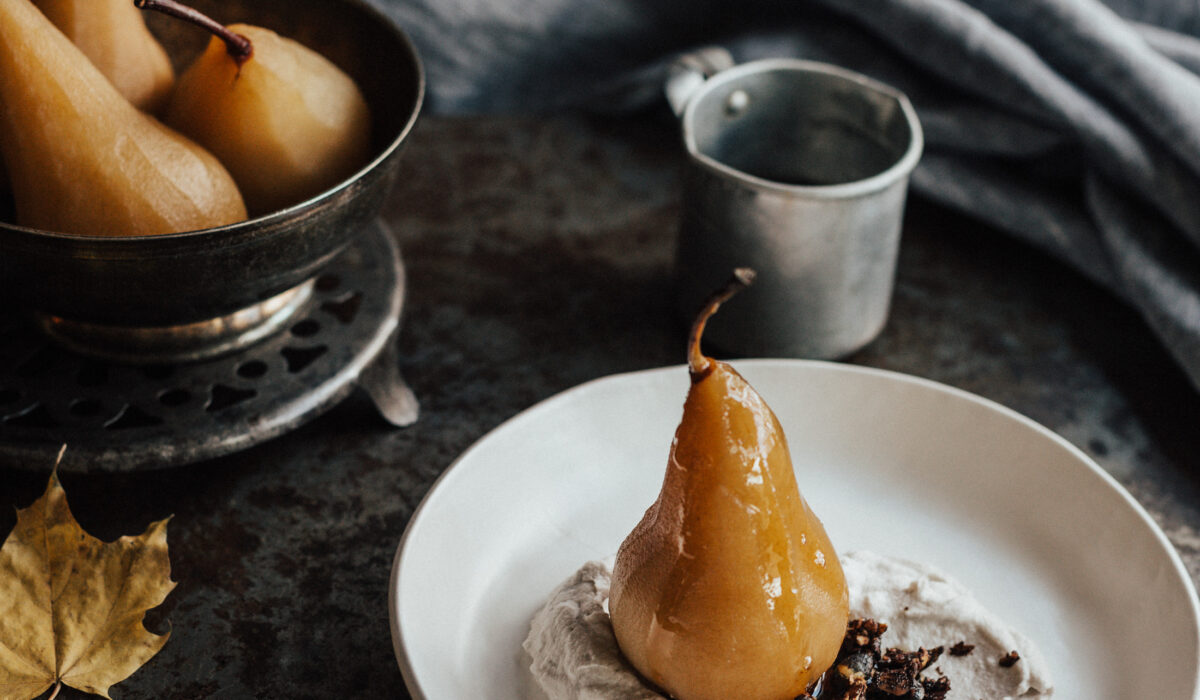 Poires pochées au thé chaï