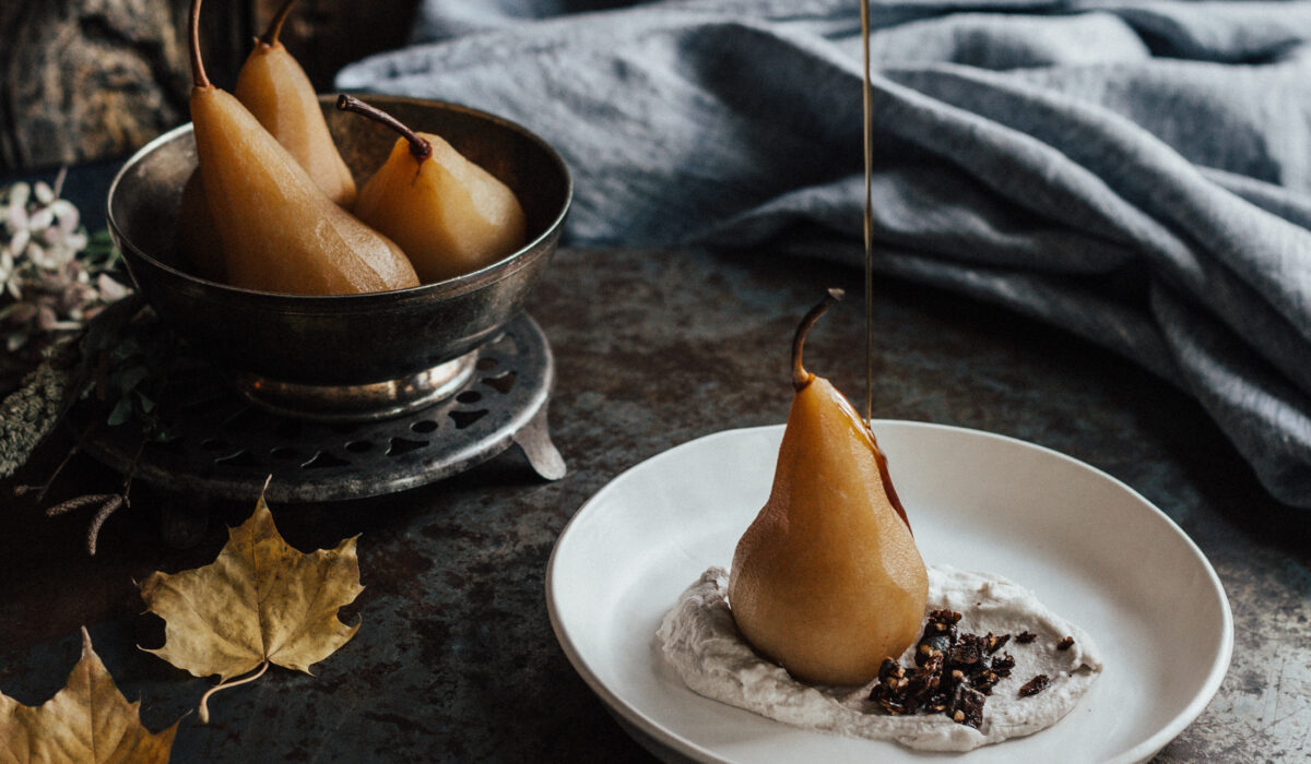 Poires pochées au thé chaï