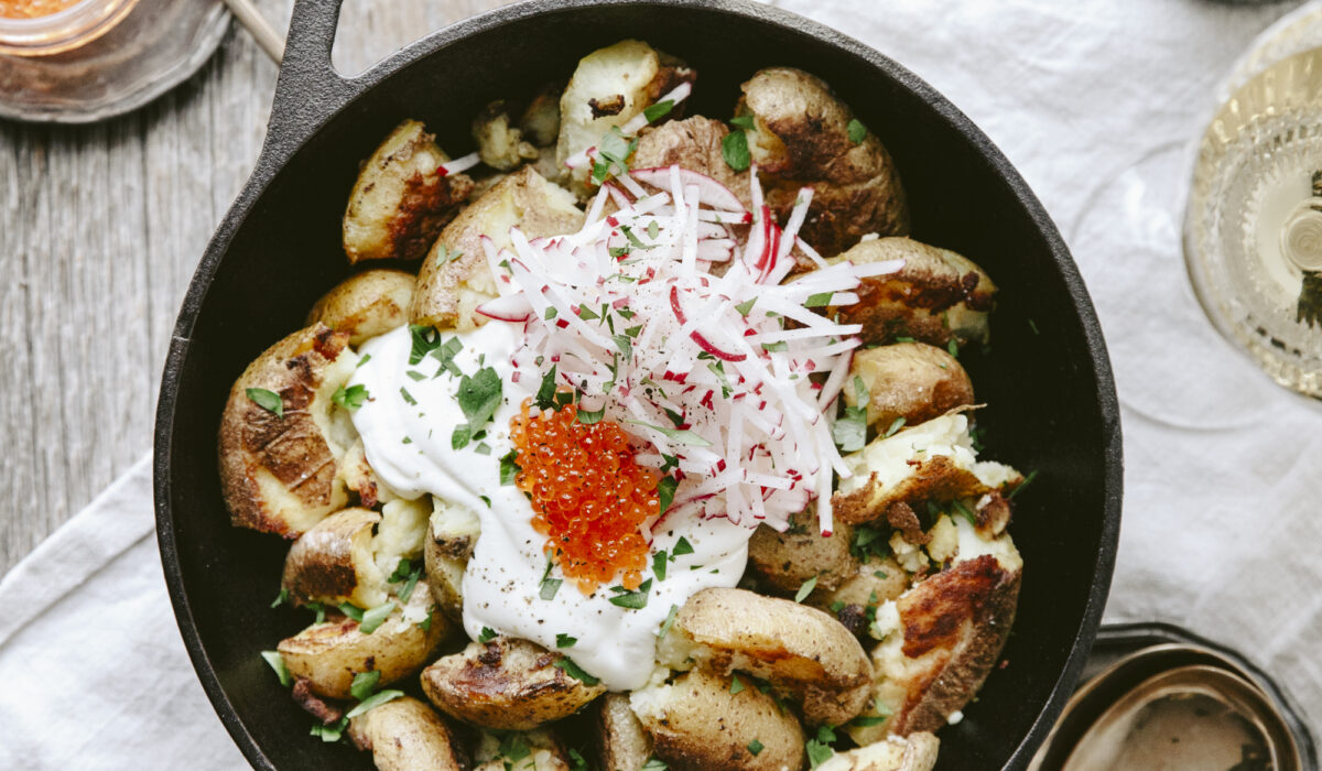 Salade de patates écrasée à la truffle